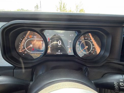 Used 2025 Jeep Wrangler Sahara w/ Dual Top Group AWD/4WD image 25