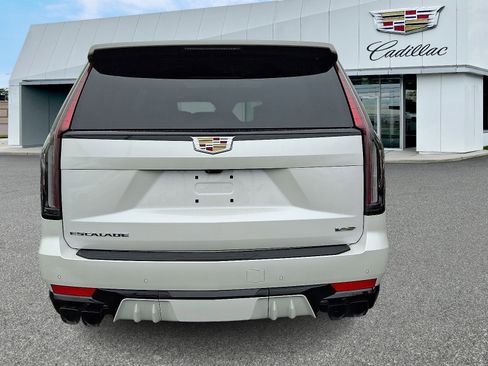 Certified 2024 Cadillac Escalade V w/ Heavy-Duty Trailer Package image 4