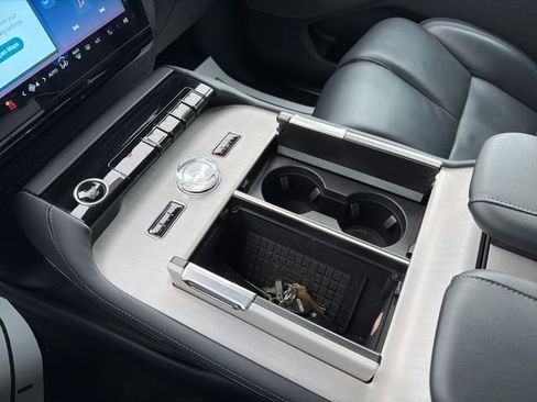 Certified 2025 Lincoln Navigator L Reserve image 31