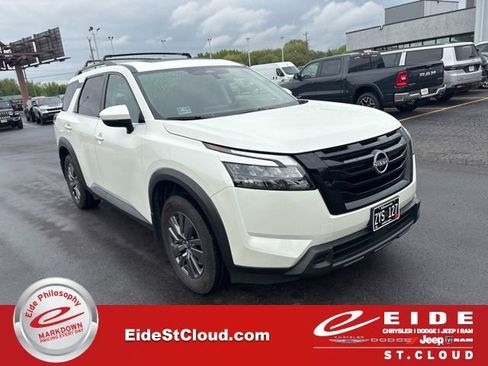 Used 2023 Nissan Pathfinder SV w/ SV Premium Package AWD/4WD image 1