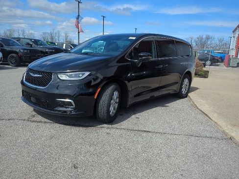 New 2026 Chrysler Pacifica Select FWD image 4