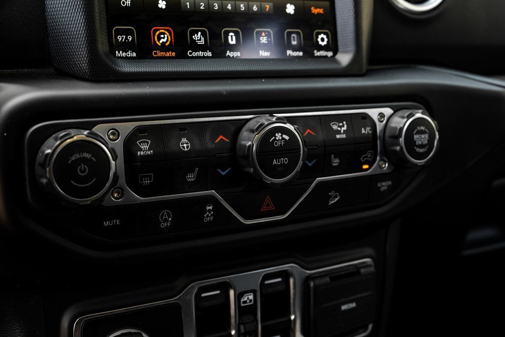 Used 2020 Jeep Wrangler Unlimited Sahara AWD/4WD image 34