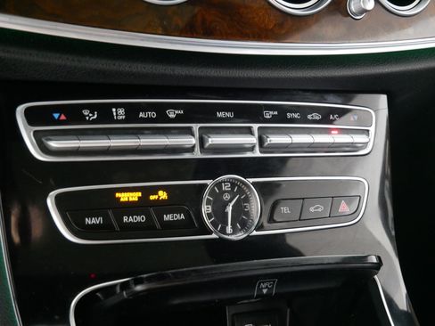 Used 2018 Mercedes-Benz E 300 4MATIC image 23
