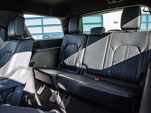 Used 2024 Ford Expedition Platinum image 18