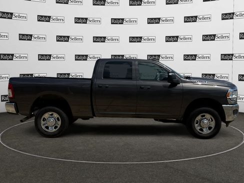 Used 2024 RAM 2500 Tradesman w/ Chrome Appearance Group AWD/4WD image 7