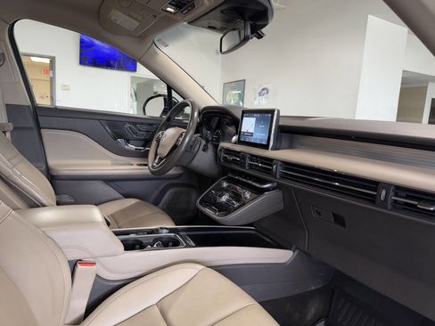 Used 2022 Lincoln Corsair AWD w/ Premium Package image 27
