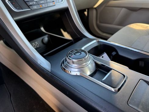 Used 2019 Ford Fusion SE FWD image 23