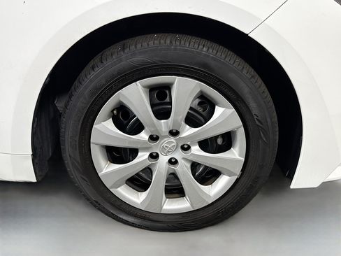 Used 2024 Toyota Corolla LE FWD image 31