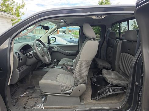 Used 2010 Nissan Frontier SE w/ SE Value Truck Pkg AWD/4WD image 12