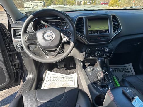 Used 2022 Jeep Cherokee Trailhawk w/ Sound & Nav Group image 11