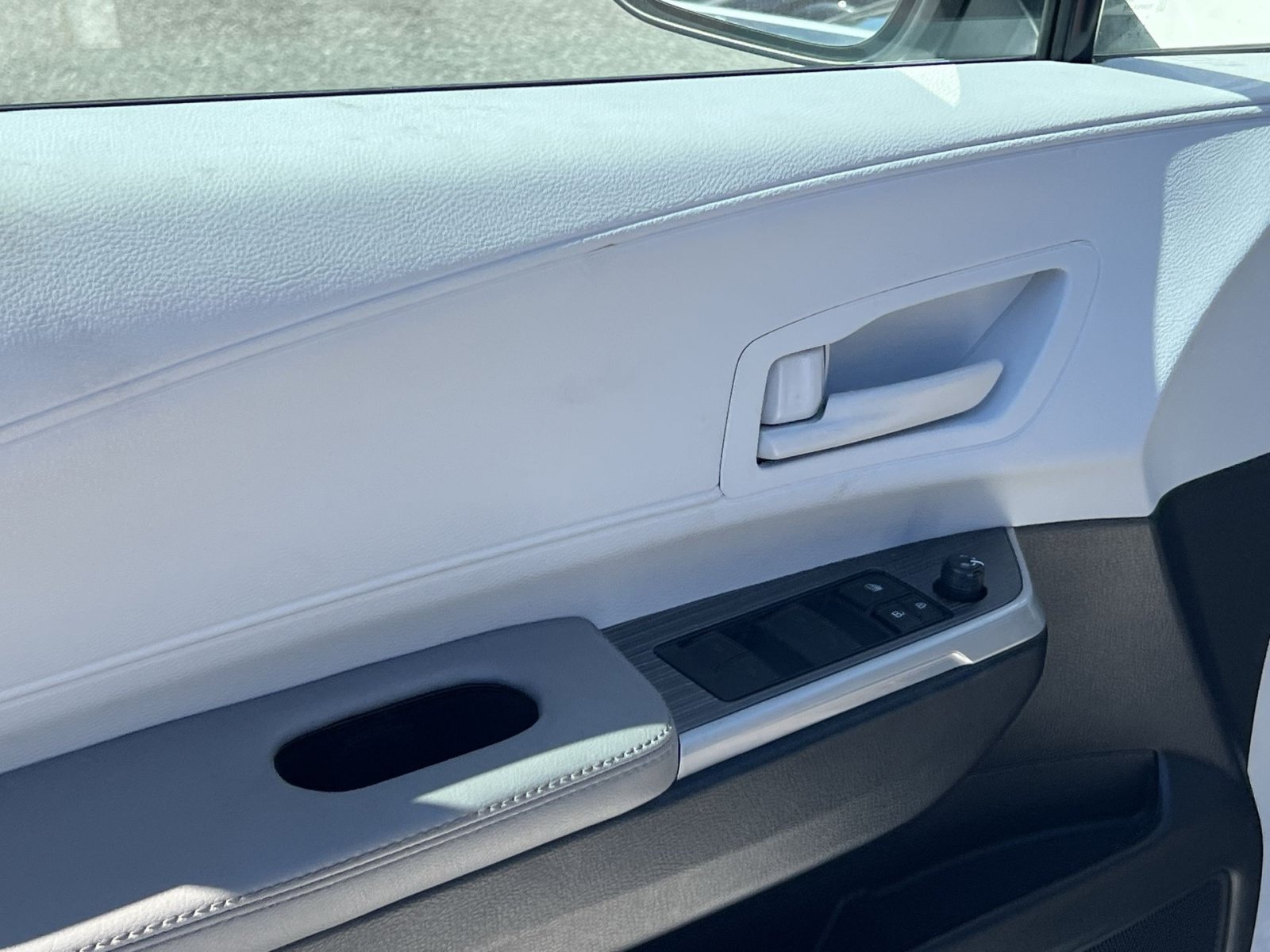 Used 2025 Toyota Sienna LE FWD image 12