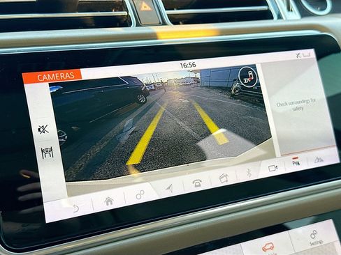 Used 2020 Land Rover Range Rover HSE image 34
