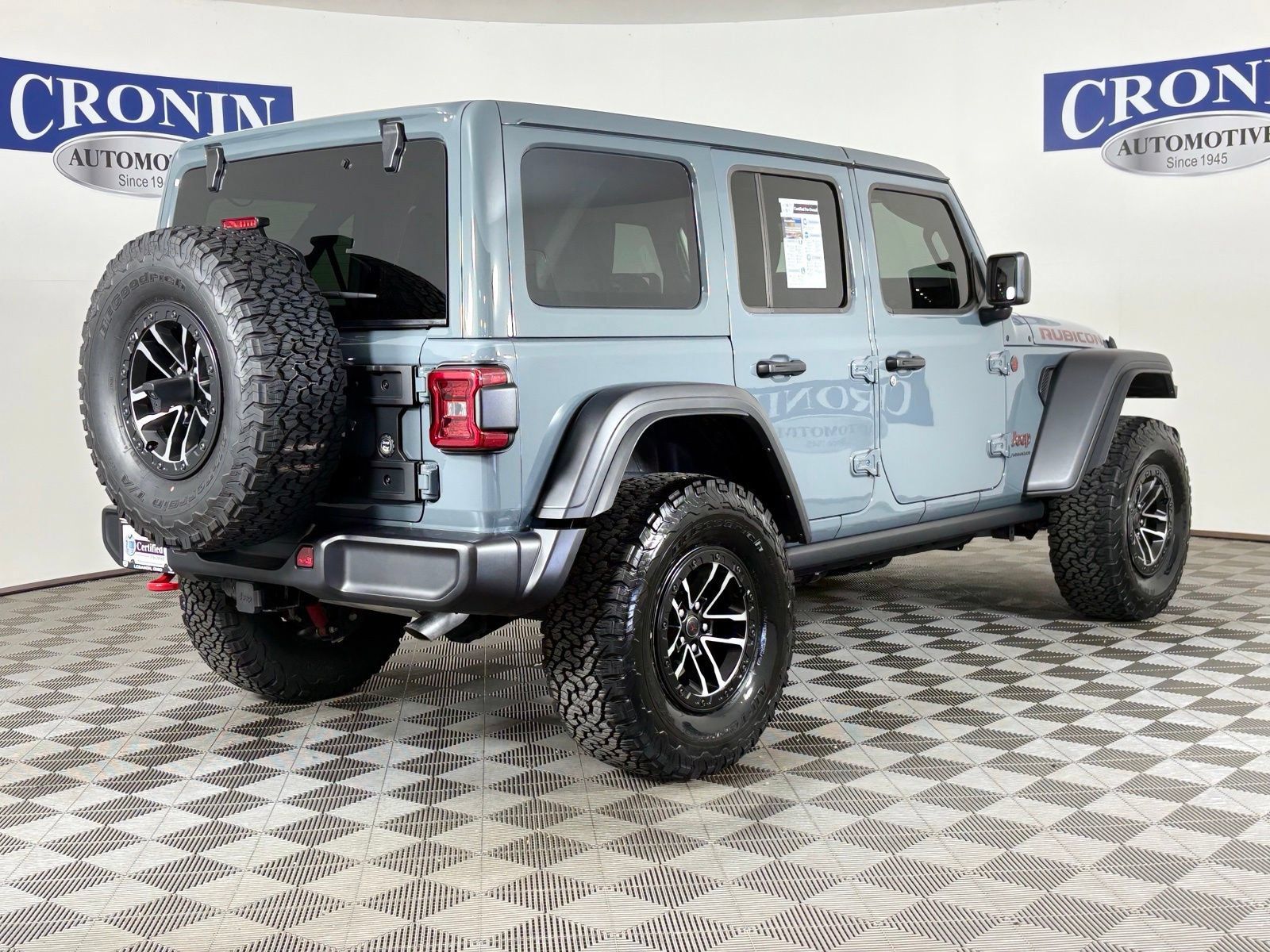 Used 2024 Jeep Wrangler Unlimited Rubicon w/ XTREMEE 35" Tire Package AWD/4WD image 36