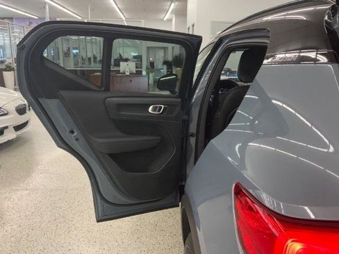 Used 2020 Volvo XC40 T5 R-Design image 31