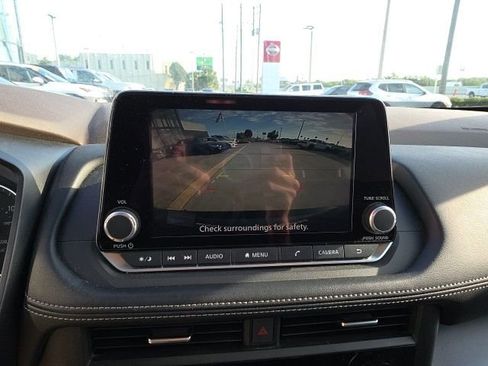 Used 2023 Nissan Rogue SV image 19