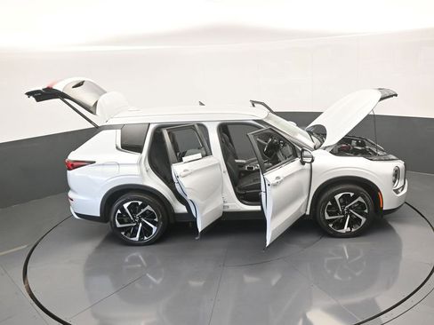 Used 2023 Mitsubishi Outlander SE image 77
