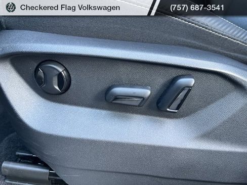 Used 2022 Volkswagen Atlas Cross Sport SE w/ Panoramic Sunroof Package image 24