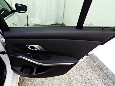 Used 2020 BMW 330i Sedan w/ Driving Assistance Package RWD image 12
