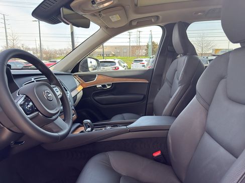 Used 2023 Volvo XC90 B6 Plus w/ Protection Package Premier image 9