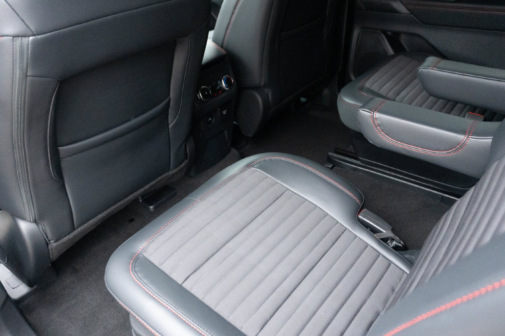 New 2027 Ford Explorer ST-Line w/ Premium Package RWD image 25