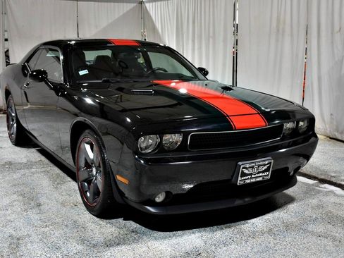 Used 2013 Dodge Challenger SXT image 25