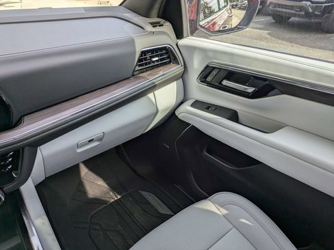Used 2025 Chevrolet Tahoe Premier AWD/4WD image 17