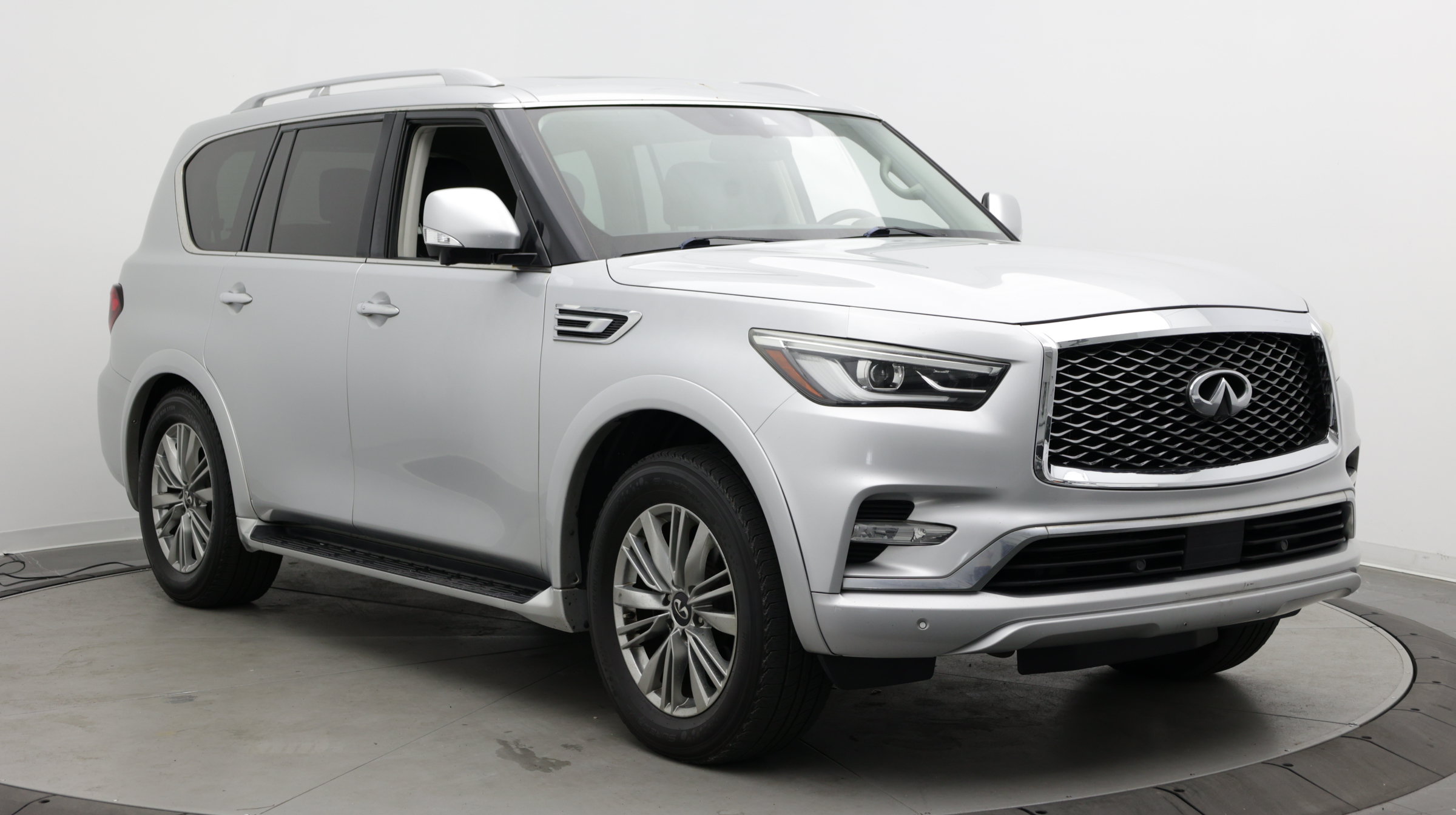 Used 2018 INFINITI QX80 4WD w/ Driver Assistance Package image 3