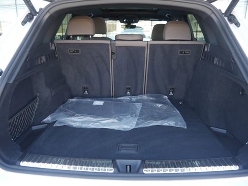 Used 2025 Audi Q5 Premium w/ Convenience Package image 23