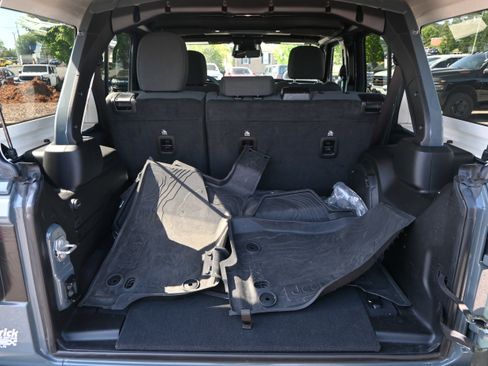 Used 2025 Jeep Wrangler Unlimited Sahara AWD/4WD image 32