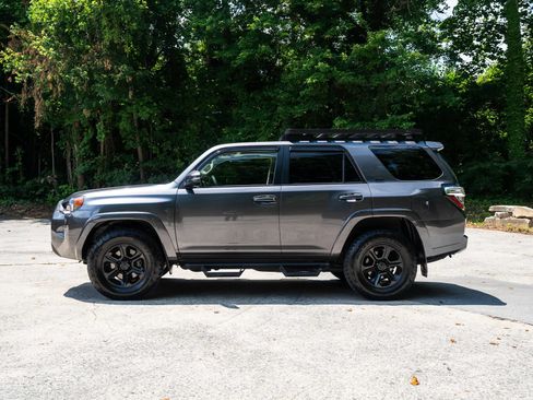 Used 2021 Toyota 4Runner SR5 Premium w/ Moonroof Package AWD/4WD image 4
