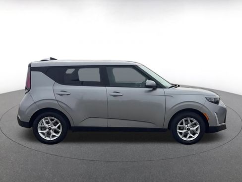Used 2025 Kia Soul LX w/ LX Technology Package image 16