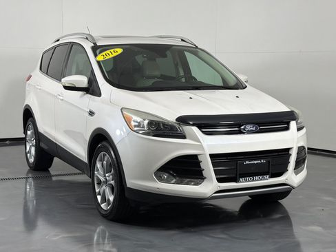 Used 2016 Ford Escape Titanium w/ Equipment Group 301A AWD/4WD image 3