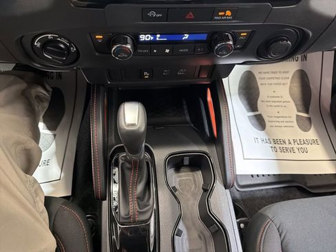 Used 2023 Nissan Frontier PRO-4X w/ Technology Package image 30