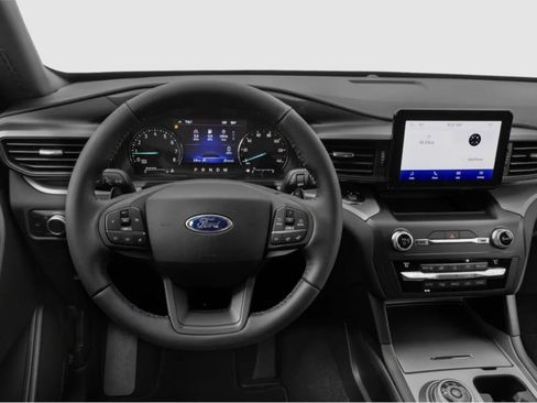 Used 2022 Ford Explorer XLT w/ Equipment Group 202A AWD/4WD image 4