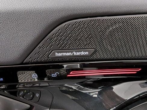 Used 2025 BMW 530i xDrive image 14