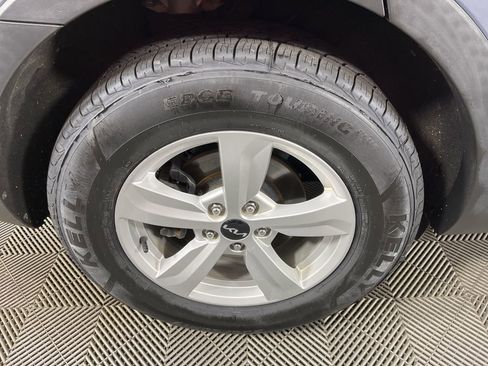 Used 2023 Kia Sorento LX image 11