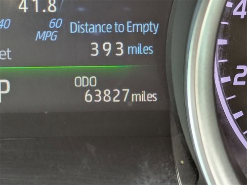 Used 2022 Toyota Camry XLE image 2