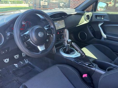 Used 2017 Toyota 86 RWD image 19