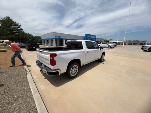 Used 2024 Chevrolet Silverado 1500 LTZ AWD/4WD image 4