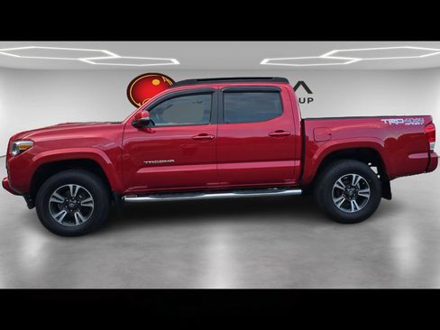 Used 2016 Toyota Tacoma TRD Sport w/ Towing Package image 2