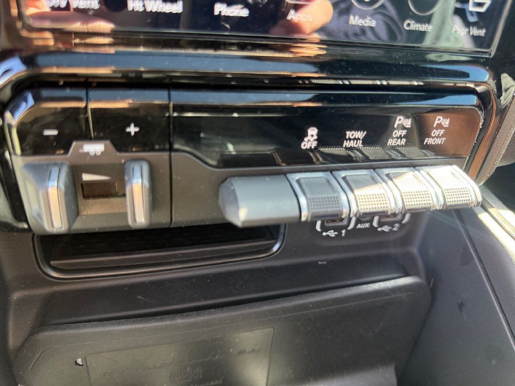 Used 2020 RAM 1500 Sport w/ Leather & Sound Group AWD/4WD image 23