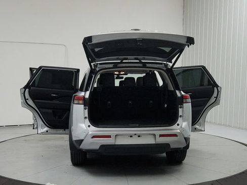 Used 2025 Nissan Pathfinder SL AWD/4WD image 14