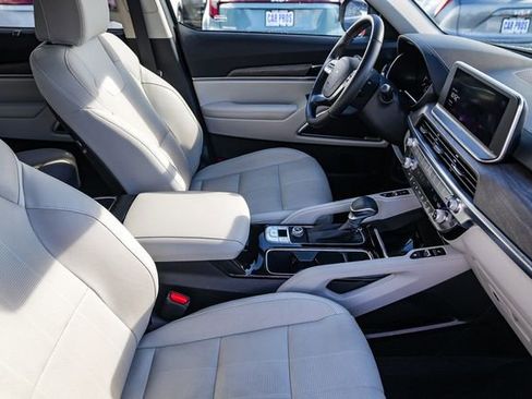 Certified 2022 Kia Telluride EX w/ EX Premium Package image 17