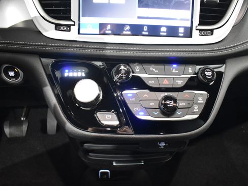 New 2026 Chrysler Pacifica Select image 19