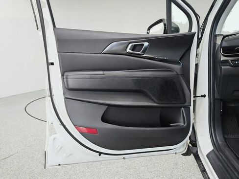 Certified 2026 Kia Carnival SX w/ SX Dark Edition Package FWD image 21