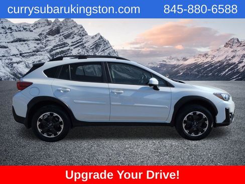Used 2022 Subaru Crosstrek 2.0i Premium image 2