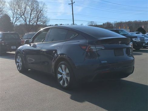 Used 2022 Tesla Model Y Long Range image 11