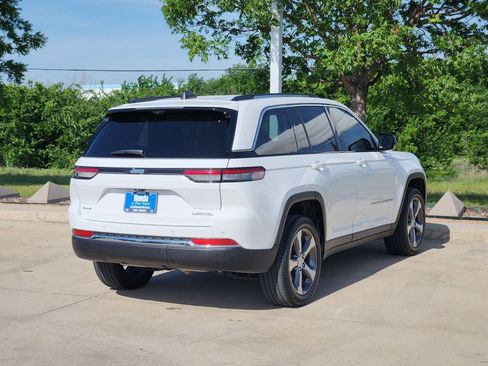 Used 2023 Jeep Grand Cherokee Limited w/ Luxury Tech Group II AWD/4WD image 5