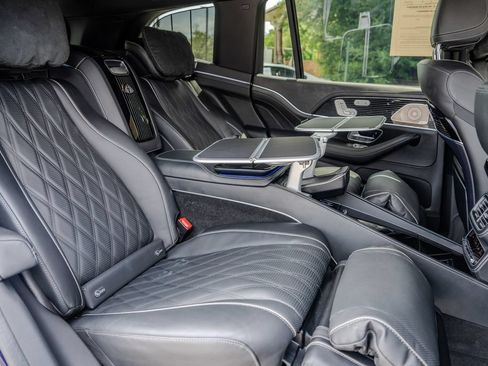 Used 2025 Mercedes-Benz Maybach GLS 600 4MATIC image 27