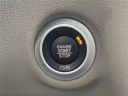 Certified 2024 Chrysler Pacifica Limited image 38